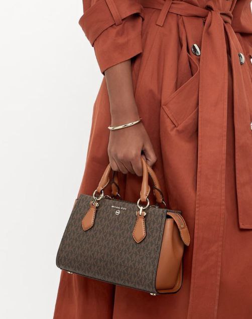 Michael Kors
Marilyn Small Logo Crossbody
