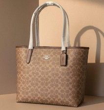 Coach
City Tote in Signature
