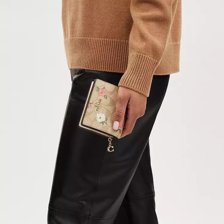 Coach Snap Wallet In Signature Canvas With Floral Print in Light Khaki/ Chalk Multi CR969