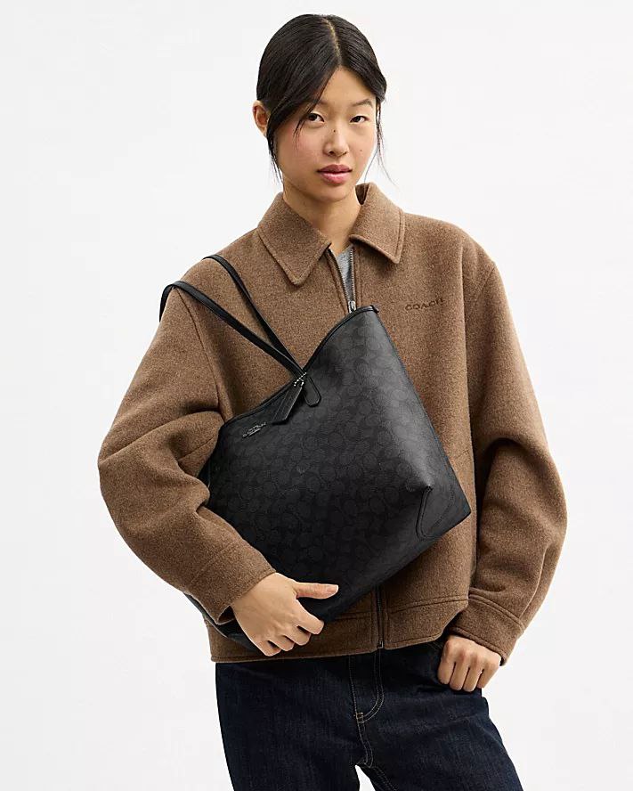 Coach
City Tote in Signature Canvas