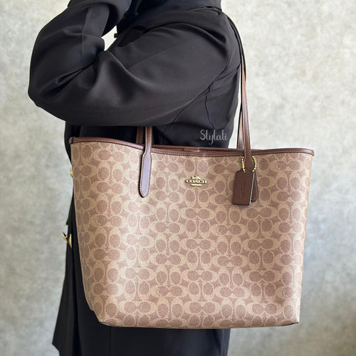 Coach
City Tote in Signature