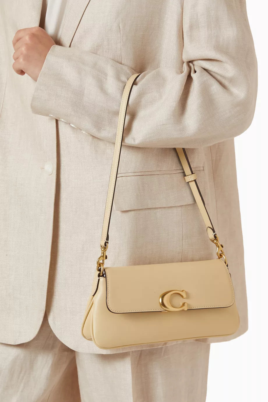 Jet Shoulder Bag

Yellow color